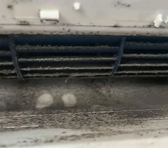 吉安市空调吹的风有股烧焦味是怎么回事